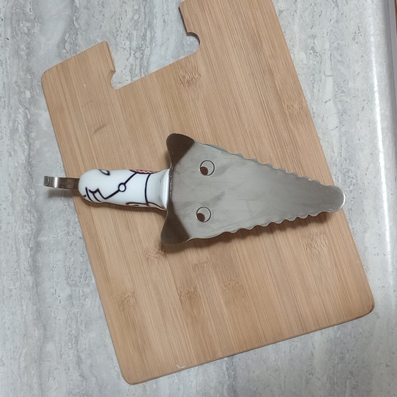 Pylones Filou In A Kitchen Cake Slice Server Dog Design By Laurent Mouveau - Picture 7 of 7